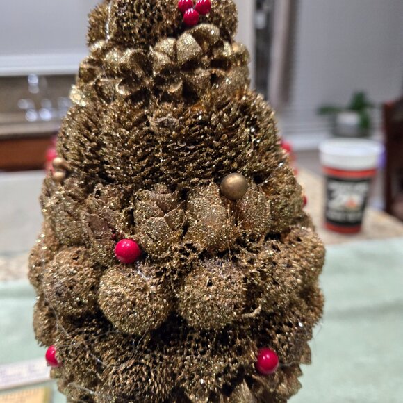 Flemish themed/designed tabletop Christmas Trees - Picture 3 of 6